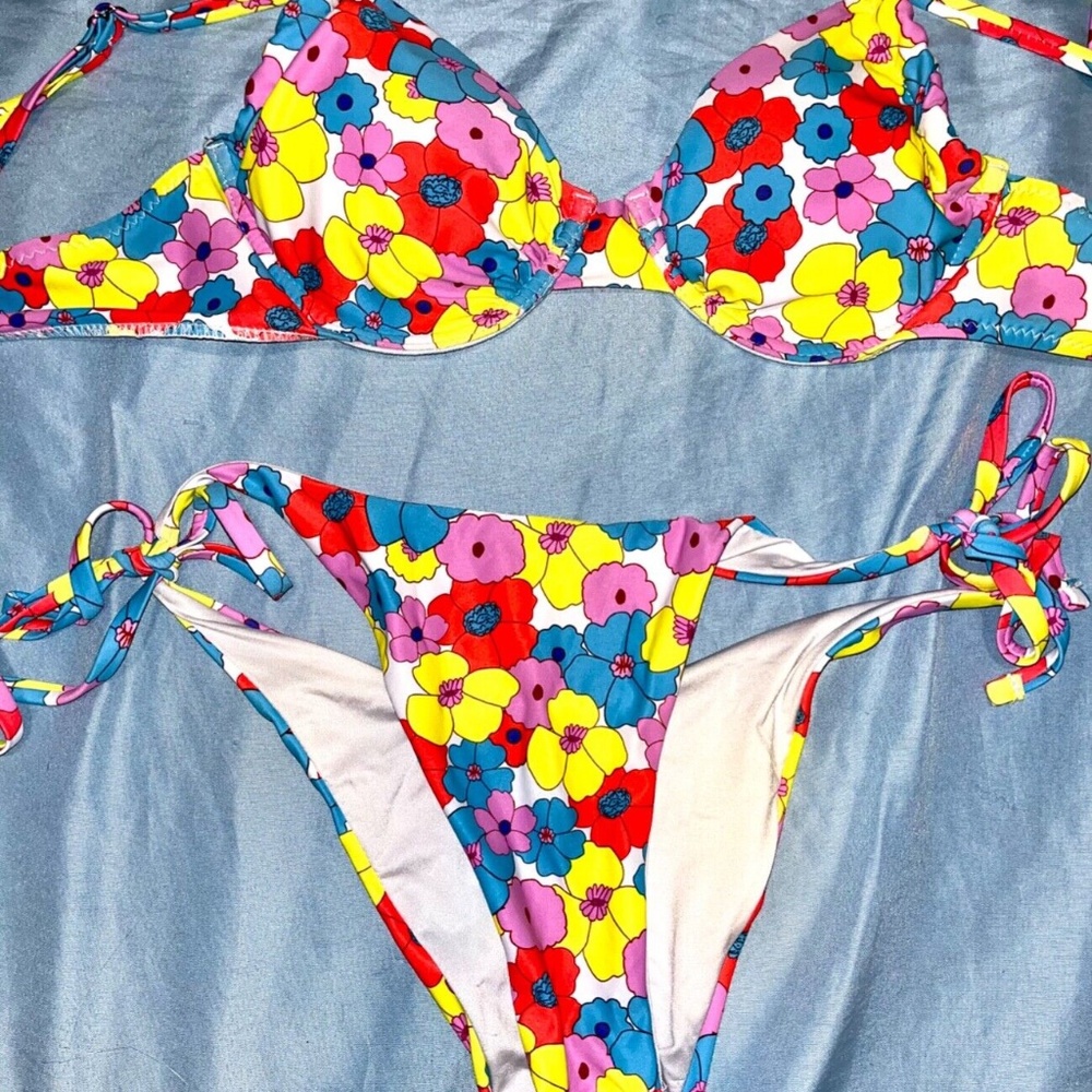 Multi-colored Bikini, 2-piece set Floral bathing suit set- Size Small